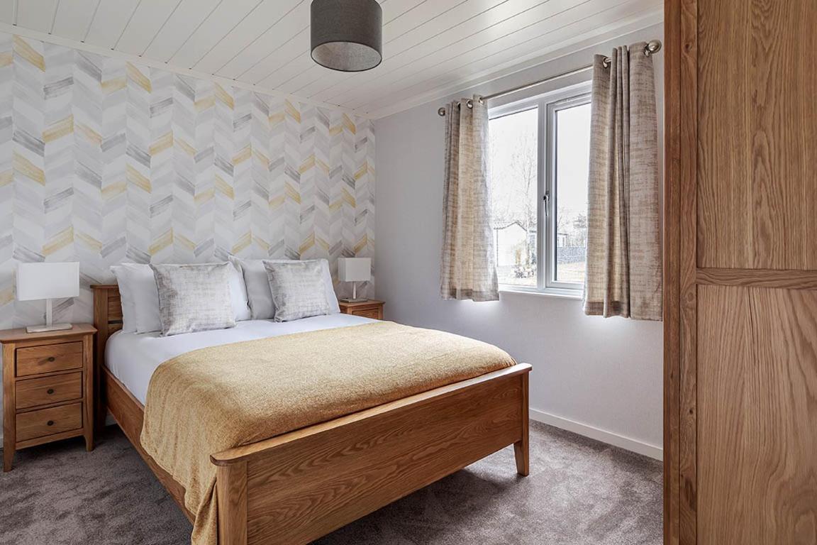 Roydon Marina Village Lodges Roydon (Essex) Exterior foto