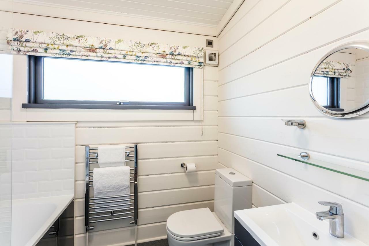 Roydon Marina Village Lodges Roydon (Essex) Exterior foto